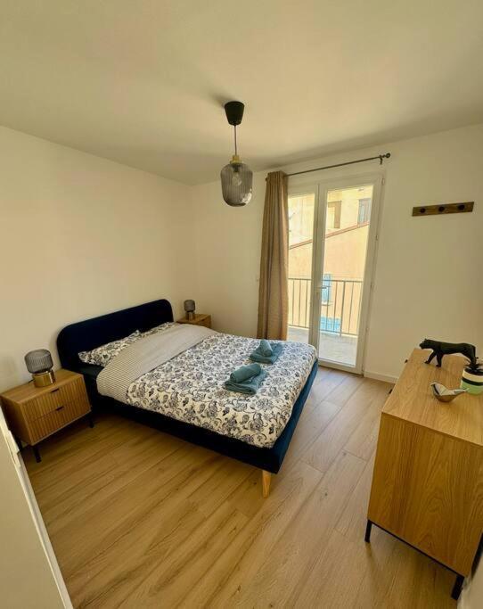 Appartement Lumineux Avec Terrasses Le Luc Bagian luar foto